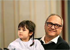 نگاهی به دلبری‌های دختر کوچولوی رامبد جوان/چقدر خوردنیه این بچه!