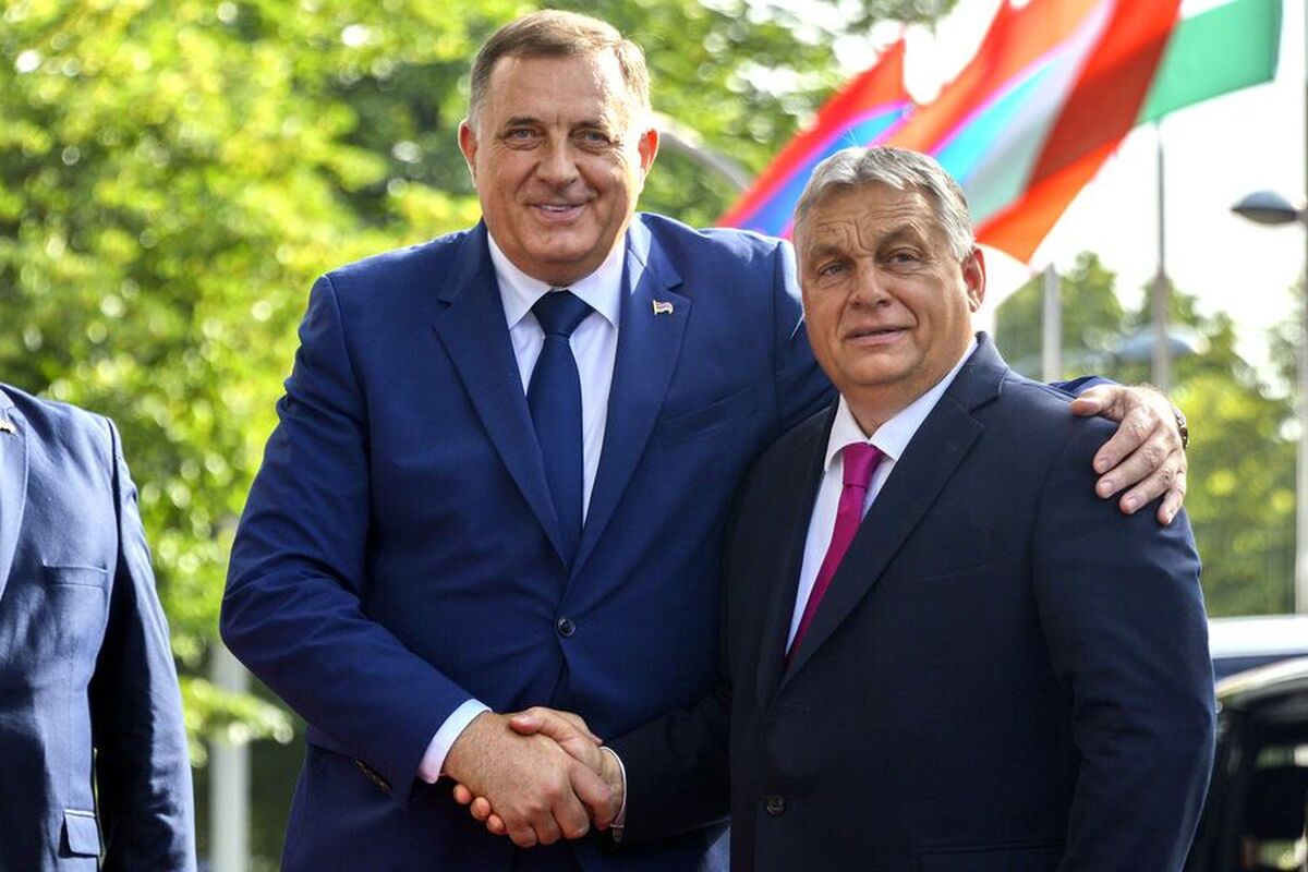دودیک وارد مجارستان شد و با اوربان دیدار کرد