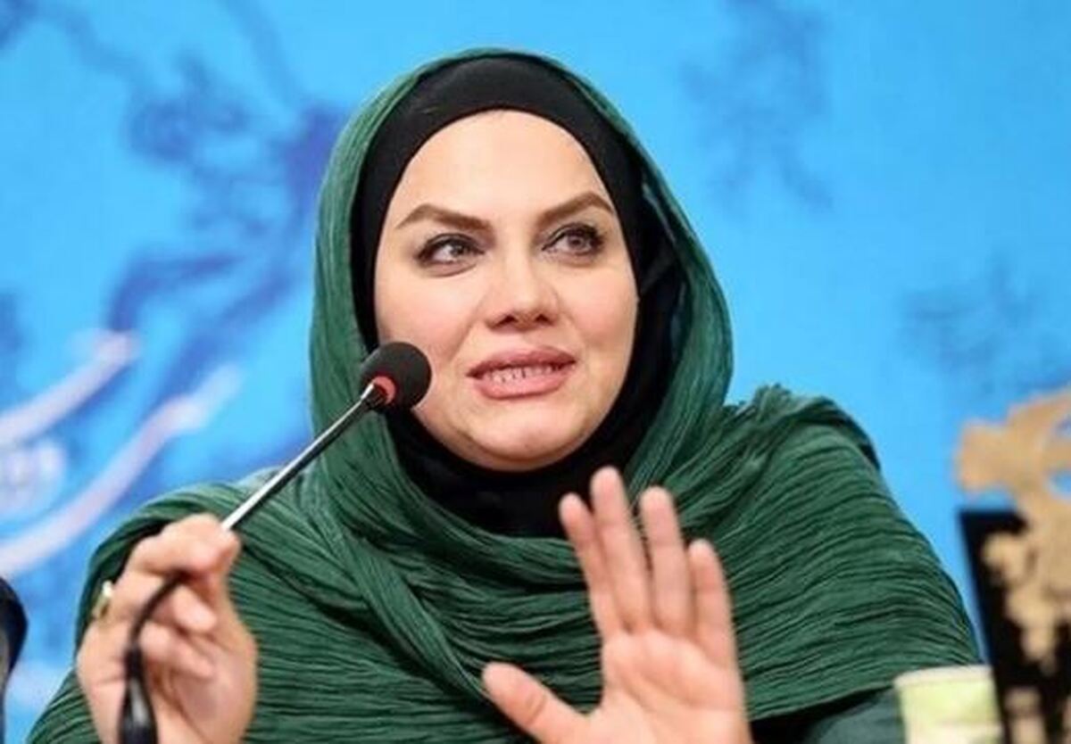 عکس یهویی از پشت میز نشینی نرگس آبیار؛ سخت مشغول کار!