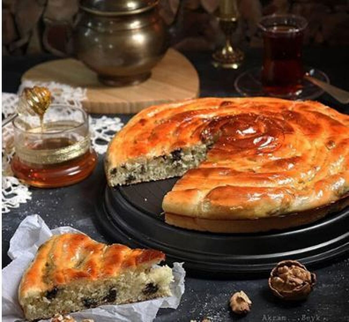 با کمترین هزینه این نان مقوی و بی نظیر گردویی را در خانه درست کنید