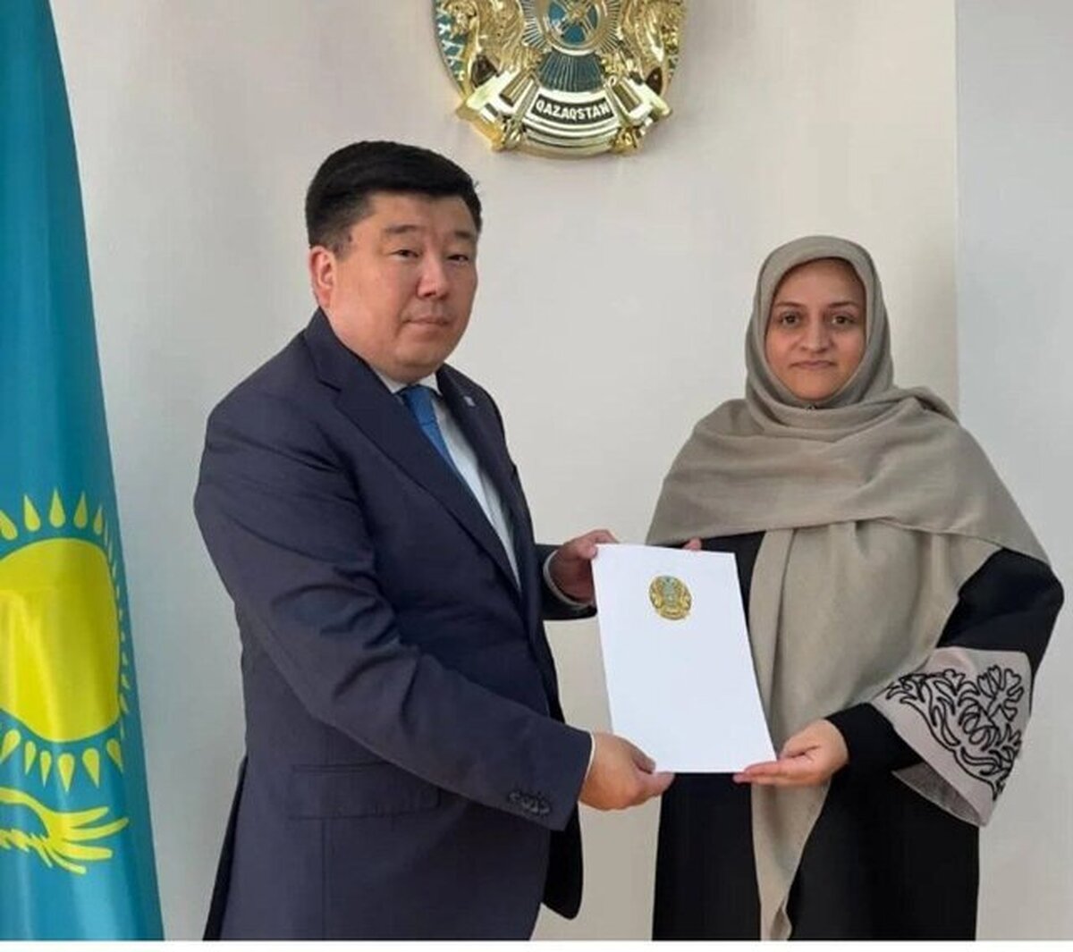 سرکنسول جدید ایران در آلماتی روانامه خود را تسلیم کرد