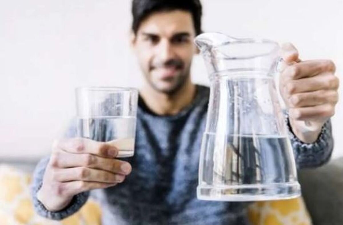 ۵ فایده آب خوردن قبل از مسواک زدن که نمی‌دانستید!