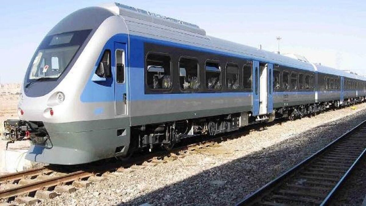 انتقال زائران اربعین به نقطه صفر مرزی شلمچه از طریق خط ریلی اهواز - خرمشهر