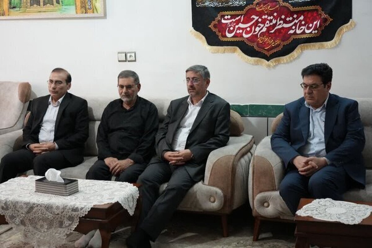 شهدا، سند افتخار نسل‌ها هستند
