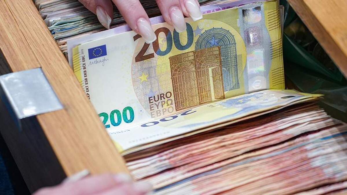 نخست وزیر فرانسه از حجم بحرانی بدهی کشور خبر داد