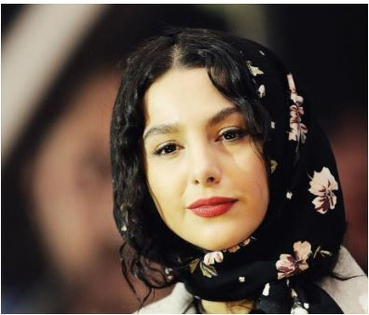 نگاهی به استایل رنگارنگ و دلنشبن جوانه دلشاد در یک جشنواره هنری+عکس