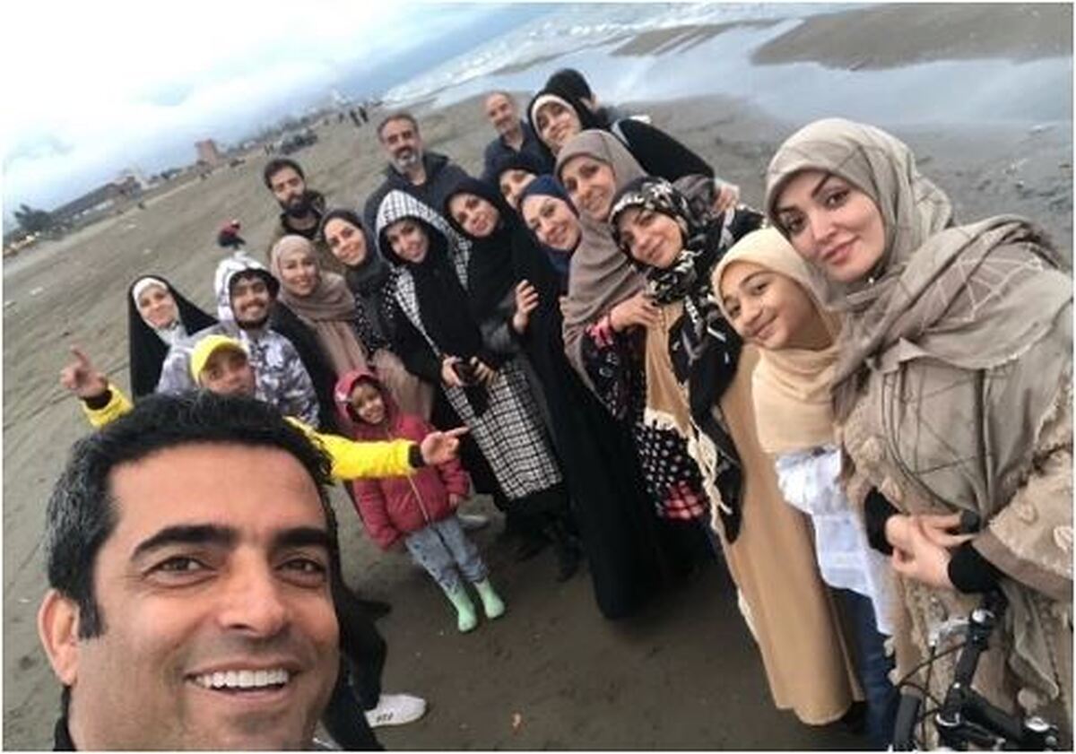 قاب خانوادگی منوچهر هادی کنار خواهر پزشک و با حجابش دیدن دارد!