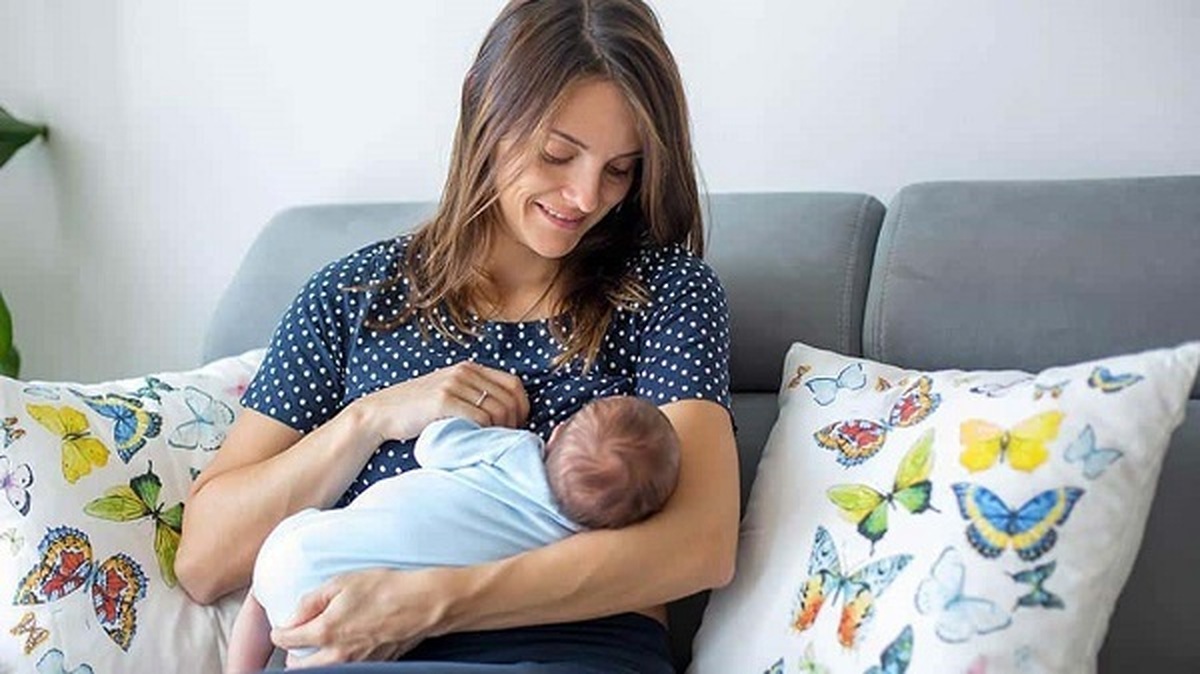 چرا تغذیه با شیرمادر اهمیت دارد؟