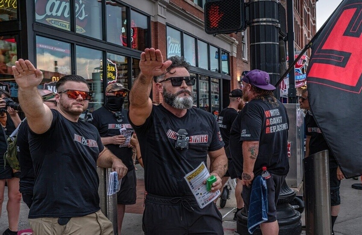 نئونازی‌ها از لفاظی‌ها و شعار‌های ترامپ درباره «آمریکای بزرگ» برای کسب محبوبیت سوءاستفاده می‌کنند