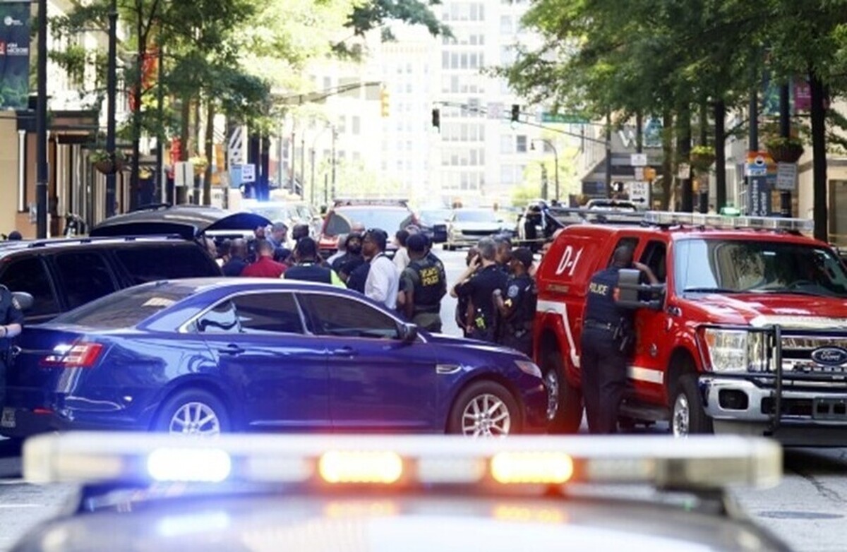 در تیراندازی نزدیک دانشگاه اموری در آتلانتا، یک افسر پلیس زخمی و عامل تیراندازی کشته شد