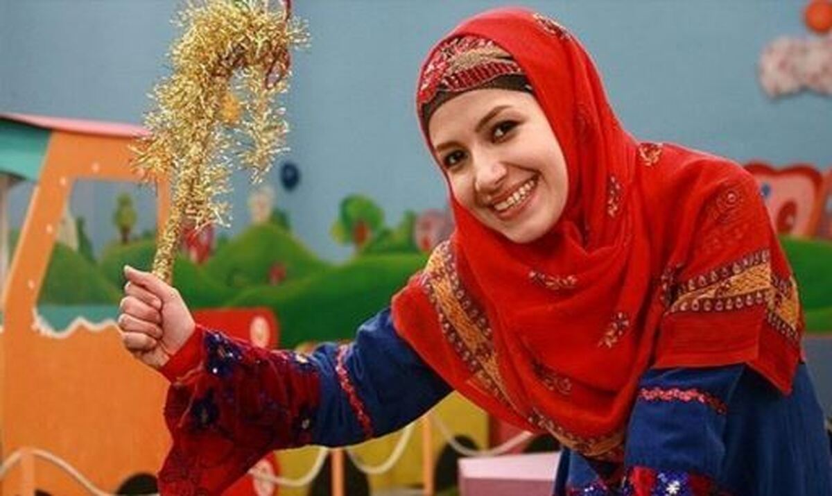 استایل اصیل و پوشیده خاله‌شادونه در یکی از استادیوم‌های فوتبال
