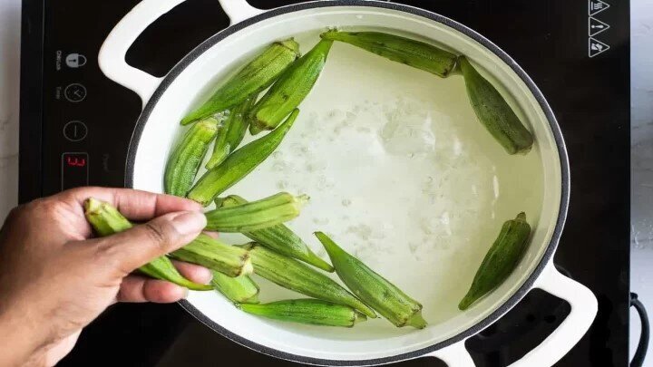 روش اصولی فریز کردن بامیه خورشتی برای حفظ طعم و مزه
