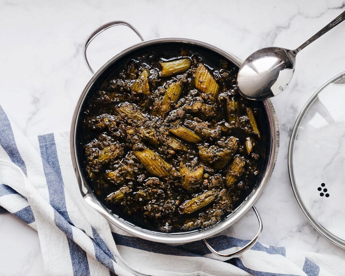 در 7 مرحله این خورشت جا افتاده و درباری کرفس  را برای همسرتان آماده کنید