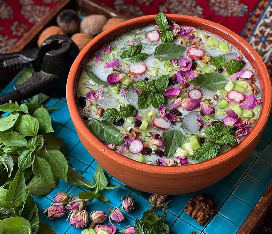 رسپی آب دوغ خیار تبریزی /پایه ثابت شما در روز‌های گرم تابستان