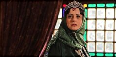 عکس یادگاری ناراحت کننده خواهران شاکری با اعلامیه ترحیم مادر آسمانی شان/روحش شاد