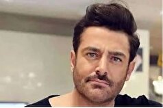 طراحی خاص و متن انگلیسی کارت عروسی گلزار توجه‌ها را جلب کرد
