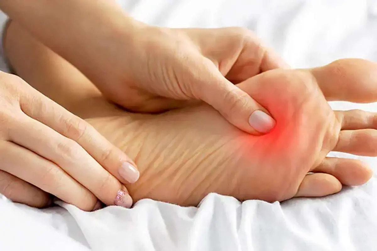 احساس داغی و سوزش در کف پا نشانه بیماری است!