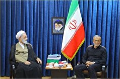 دیدار رئیس جمهور با مدیر حوزه‌های علمیه کشور در پی سفرش به قم