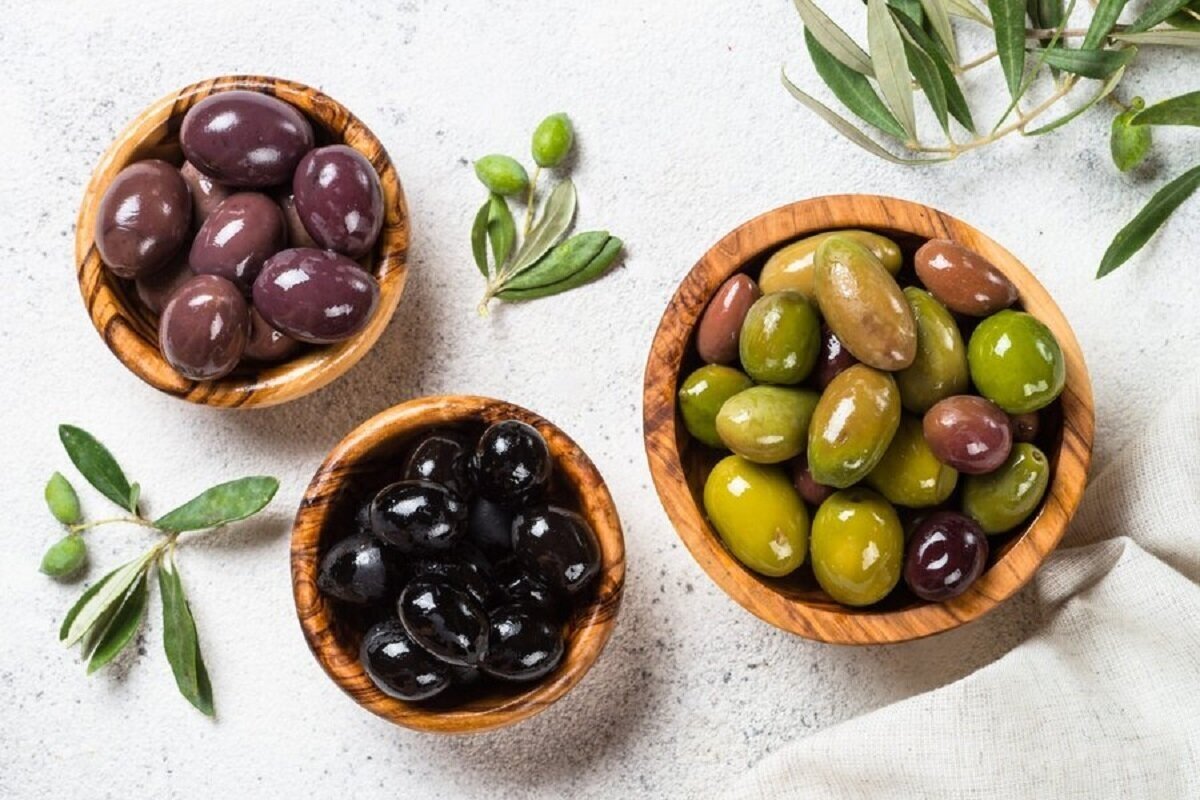 آیا گونه زیتون سبز و سیاه با هم متفاوت است؟