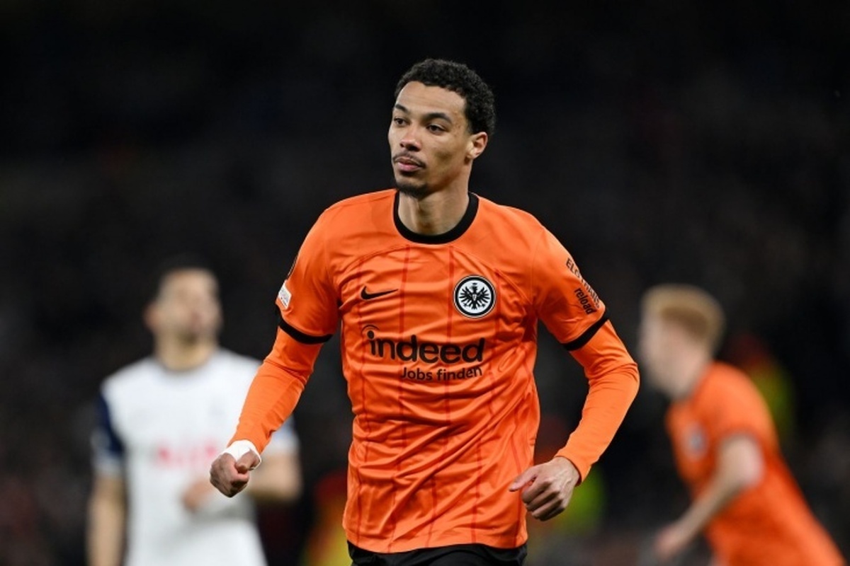 هاوکینز: اکیتیکی تست‌های پزشکی را با موفقیت پشت سر گذاشت و با قراردادی ۸۲.۵ میلیون یورویی + ۱۲.۵ میلیون یورویی به لیورپول پیوست