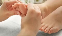 چرا به چرب کردن کف پا قبل از خواب توصیه می‌شود؟
