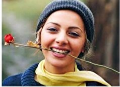 چکامه چمن ماه با ابرو‌های پیوندی در نوجوانی