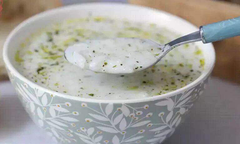 طرز تهیه آش ماست به روش شیرازی‌ها و اصفهانی‌ها