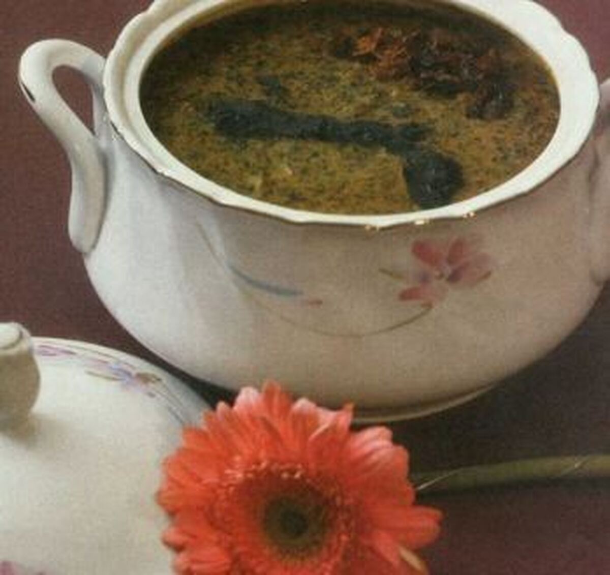 دستور تهیه آش گزنه معروف مازندرانی با سبزیجات مخصوص