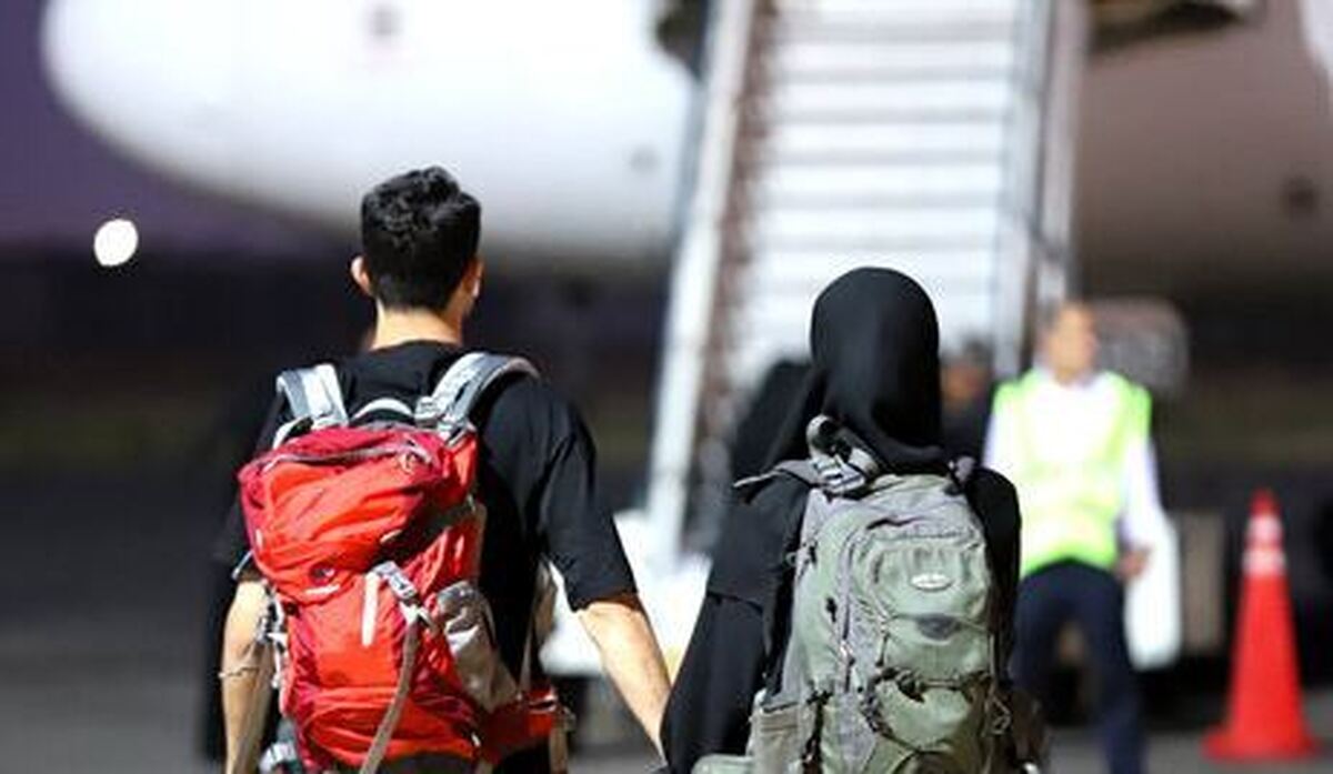 ۱۰۳ زائر در اولین پرواز فوق‌العاده اربعین در فرودگاه بیرجند