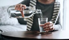 تنها با نوشیدن آب پوست جوان میماند؟