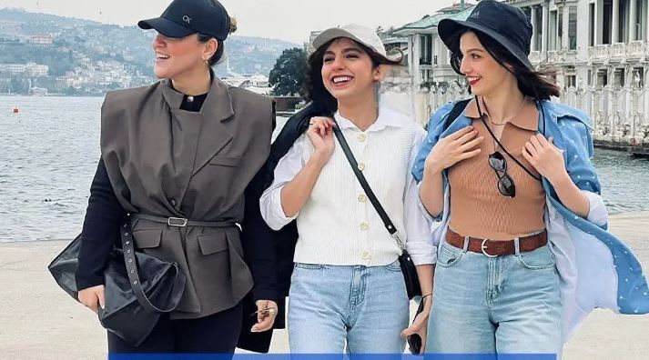کت واک بنفشه ریاضی و مهسا حجازی با استایل‌های مدلنگی در خیابان‌های استانبول!