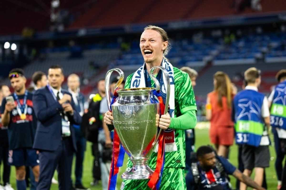 موستووی: با خرید شوالیه، سوال در مورد مدت زمان بازی سافونوف در PSG از بین می‌رود