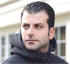 نگاهی به استایل جذاب و هنرمندانه روزبه حصاری به سبک سنتی با سه تار