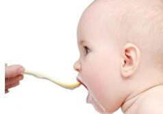 زمان شروع غذای کمکی برای کودکان و نکات مهم و طلایی