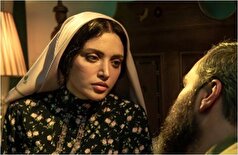 عکس دیدنی از بهنوش طباطبایی با پنجره‌های رنگی قدیمی در سریال سو وشون