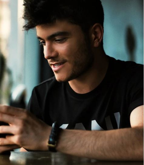 استایل فشن و کژوال بازیگر نقش سلیم میرجهان