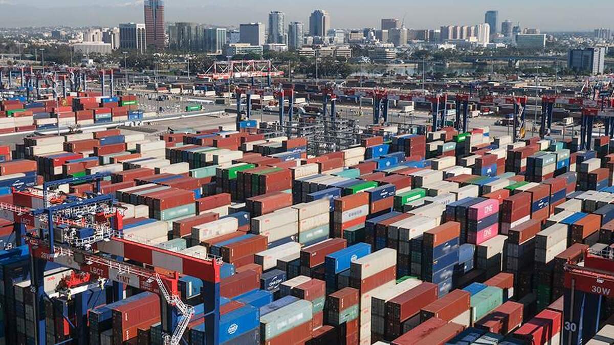 عوارض بندر لس‌آنجلس به دلیل تعرفه‌ها به بالاترین حد خود در ۱۱۷ سال گذشته رسید