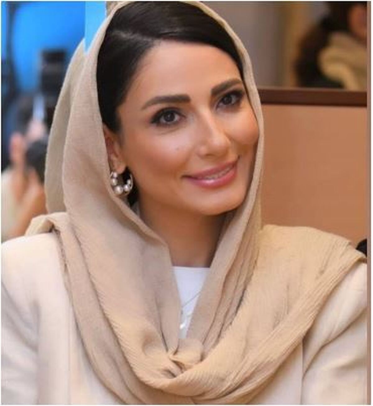 عکس گربه زیبای سمیرا حسن پور و سایه بان سلطنی اش را از دست ندهید