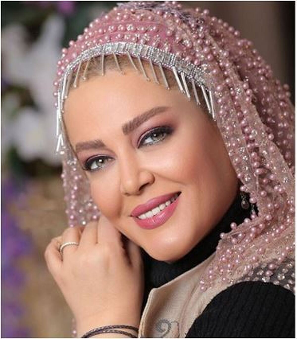 عکس بهاره رهنما محجبه و آفتاب سوخته در سفرش به عربستان