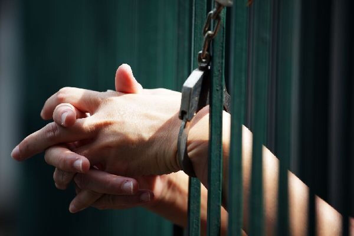 رئیس زندان به دلیل روابط نامشروع متعدد با زندانیان دستگیر شد
