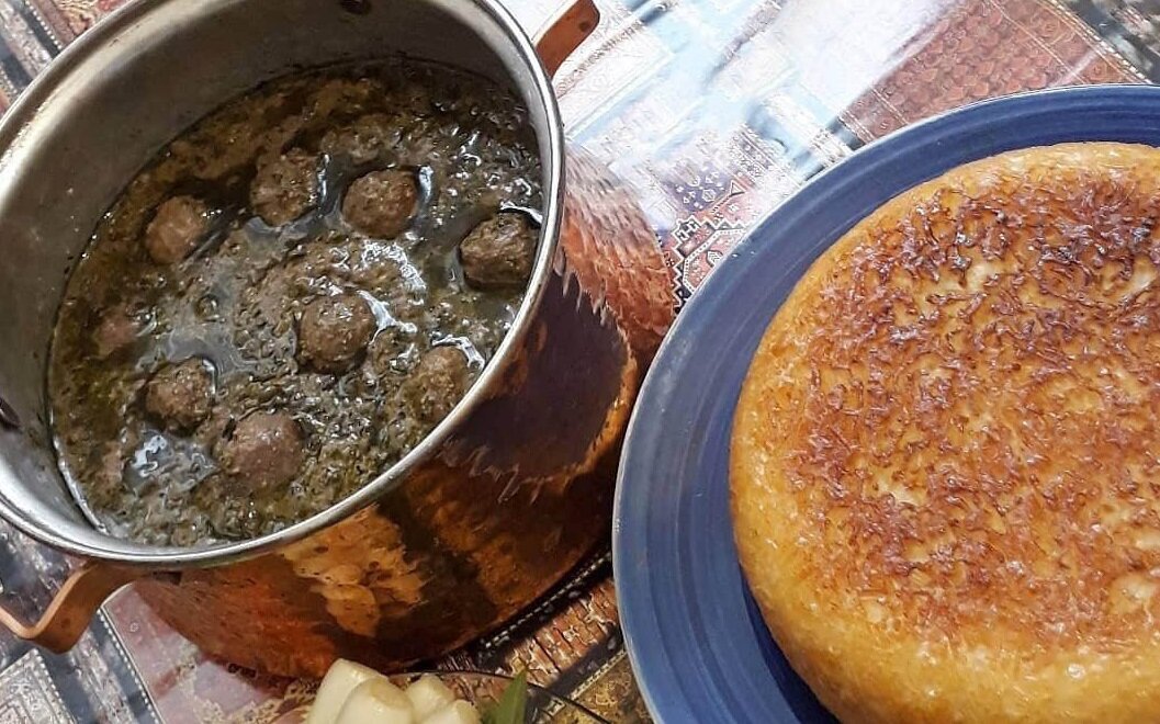 طرز تهیه خورشت اناربیج گیلانی با شباهت زیاد به فسنجان!