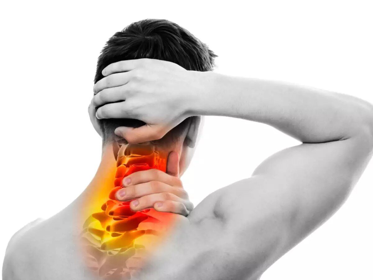 علائم آرتروز گردن چگونه ظاهر می‌شوند؟