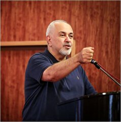 لباس غیر رسمی محمد جواد ظریف در مراسم ختم استاد فرشچیان