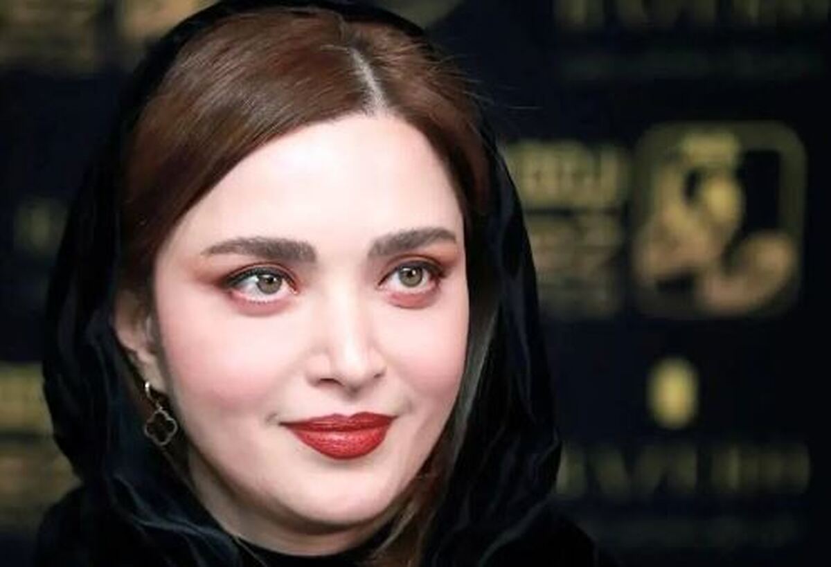 عکس یهویی از نیم رخ زیبای بهنوش طباطبایی در حین گریم!
