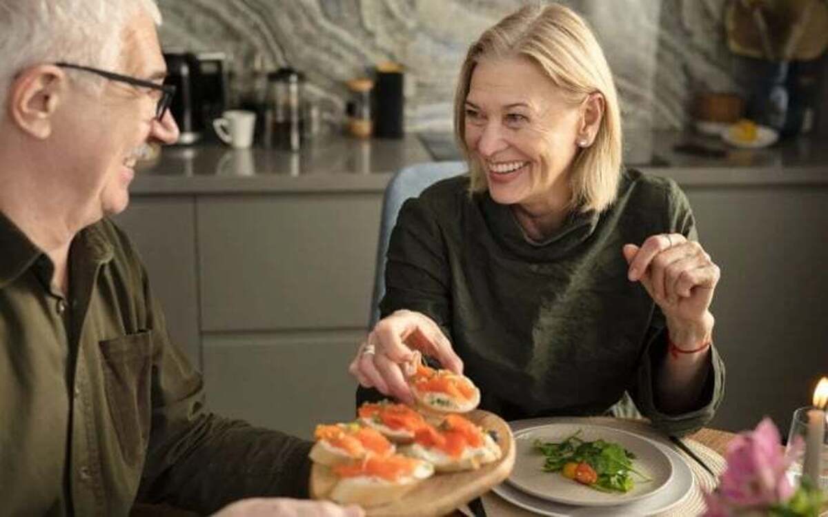 سرآشپز دیانا کوچیلاس فهرستی از محصولاتی را به اشتراک گذاشت که به یونانی‌ها کمک می‌کند تا ۱۰۰ سال عمر کنند