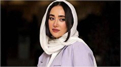 عکس شکار شده از بهاره افشاری در حال قدم زنی در پارک با یک استایل جذاب دخترانه