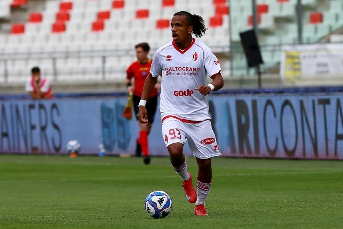 دی مارتزیو: روبین در آستانه امضای قرارداد با مدافع تیم باری ایتالیا است