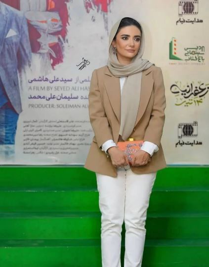 کت و شلوار رنگ روشن و شیک لیندا کیانی در یک مراسم! +عکس