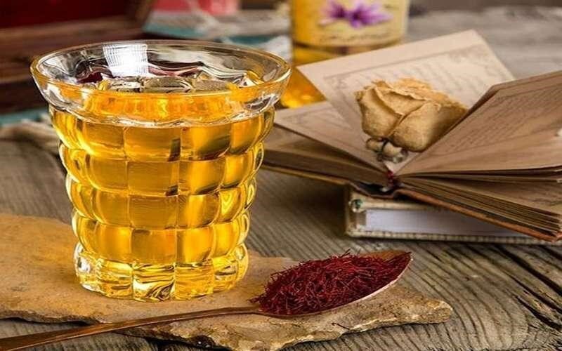 شربت زعفران خانگی جایگزین عالی برای نوشیدنی‌های صنعتی/طرز تهیه+مواد لازم