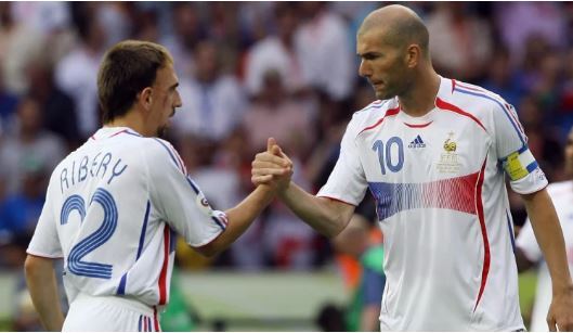 اعتراف جنجالی زینالدین زیدان به برتری یک بازیکن نسبت به خودش! اعتراف جنجالی زینالدین زیدان به برتری یک بازیکن نسبت به خودش!